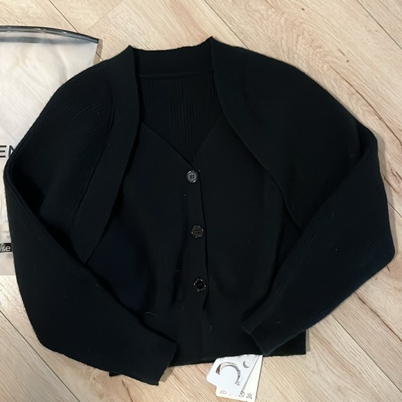 Commense Patchwork V-neck Button Sweater - Picture 3 of 6